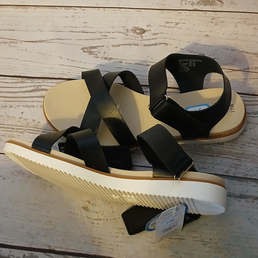 Time and Tru women's vinyl adjustable comfort sock sandals black size 11 Wide